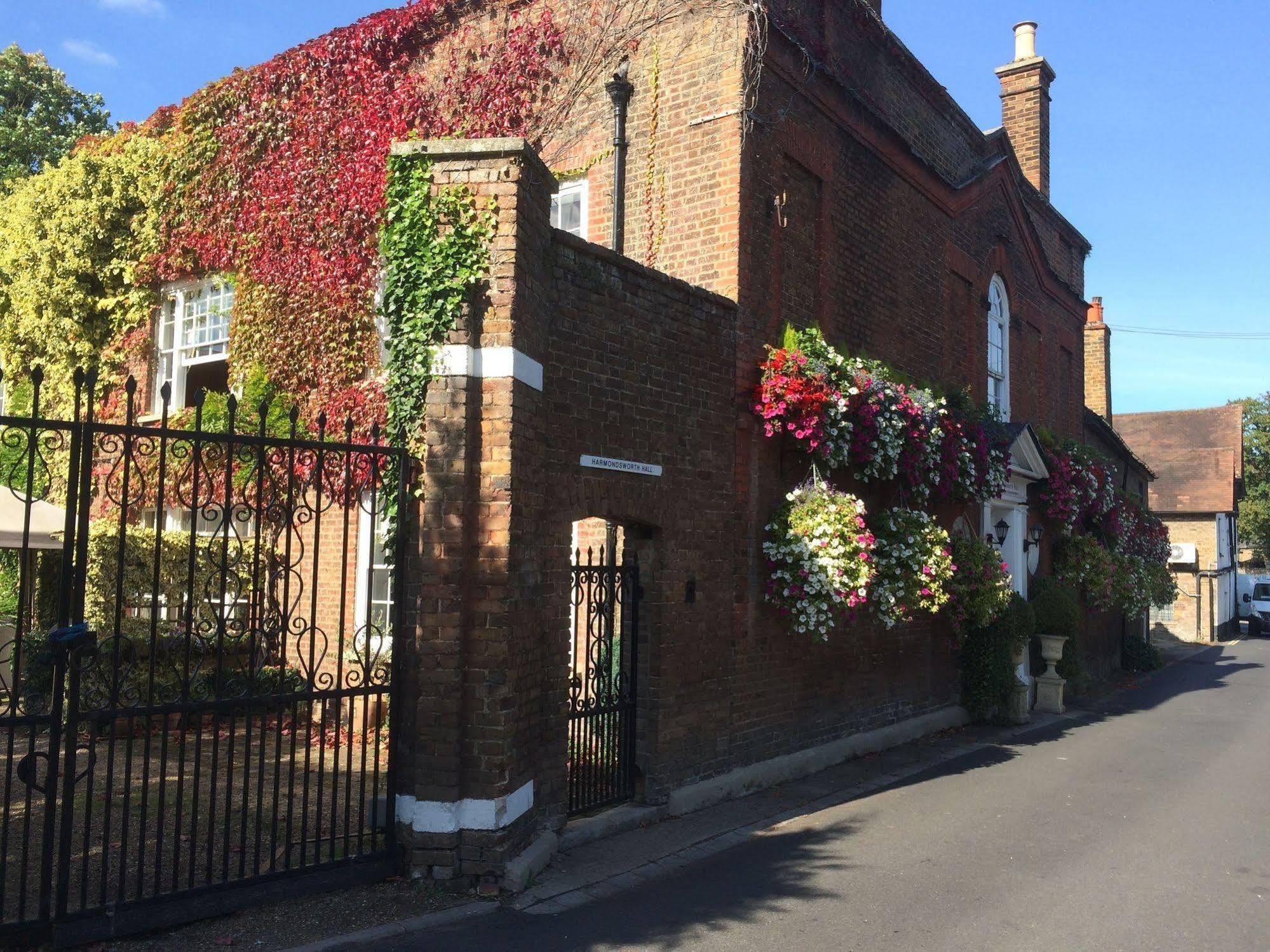 Harmondsworth Hall Guest House West Drayton  Buitenkant foto