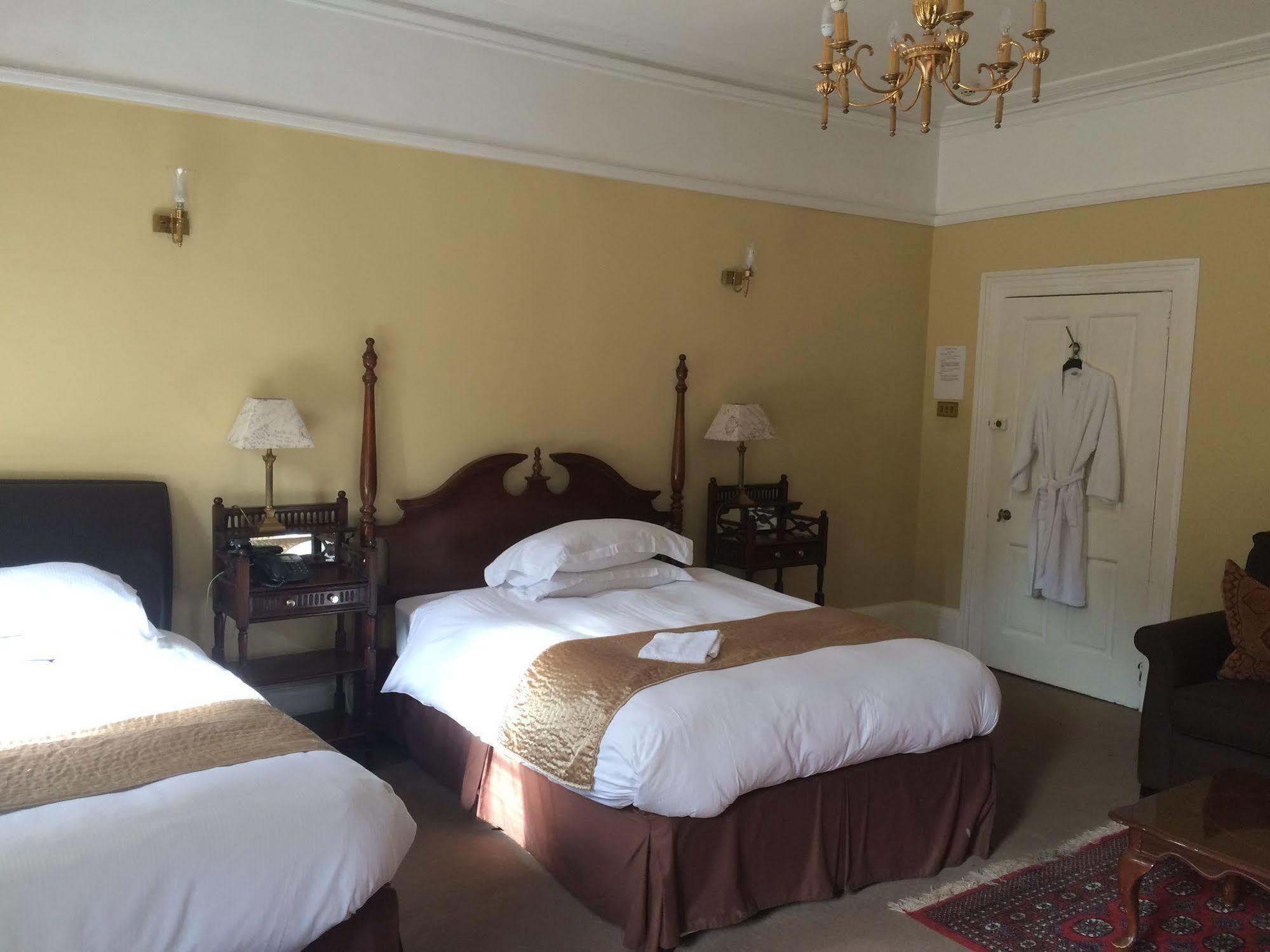 Harmondsworth Hall Guest House West Drayton  Buitenkant foto